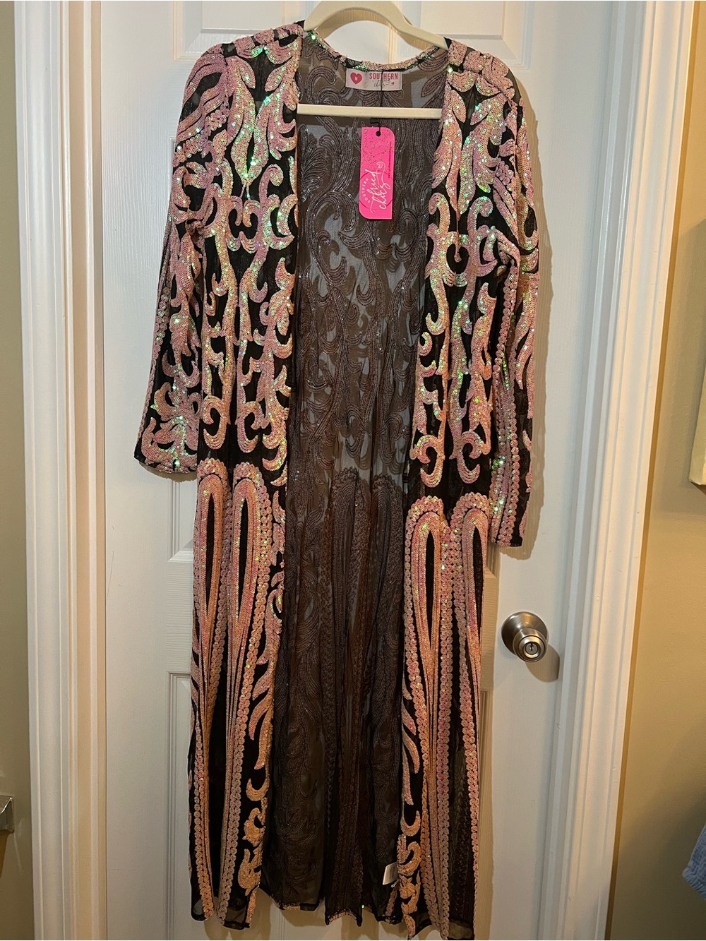 🦋 NWT Beaded Southern fried Chicks Black & Pink Sequin size medium